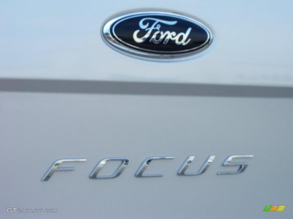 2011 Focus SE Sedan - Ingot Silver Metallic / Medium Stone photo #4