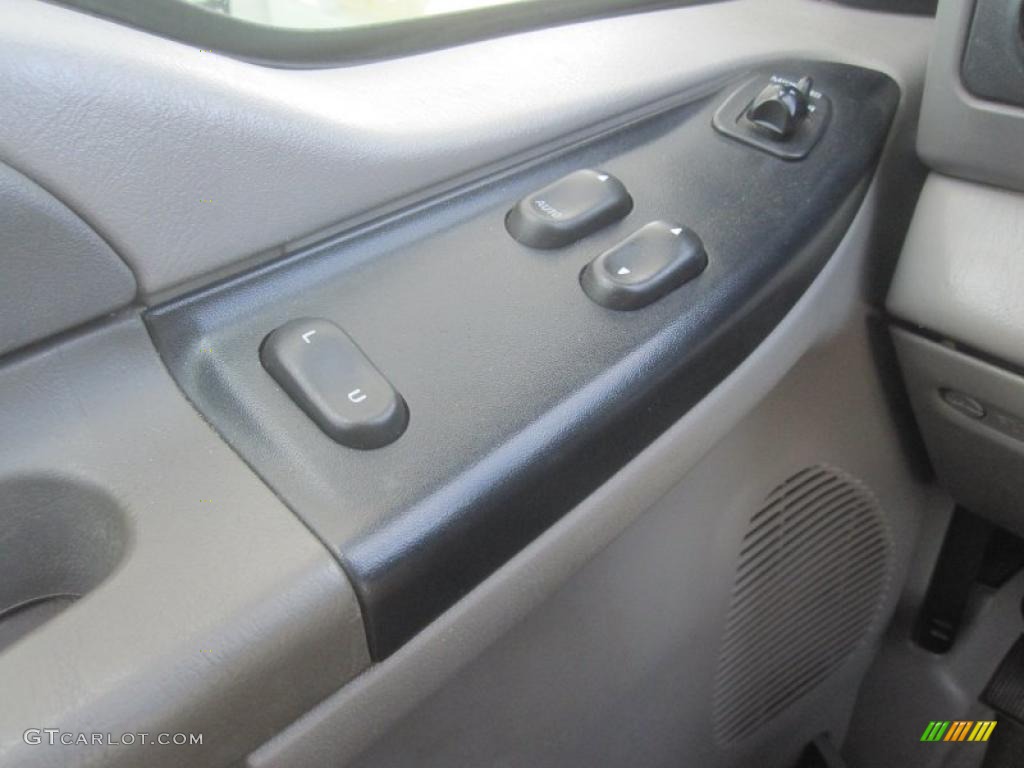 2001 F350 Super Duty XL Regular Cab 4x4 - Oxford White / Medium Graphite photo #9