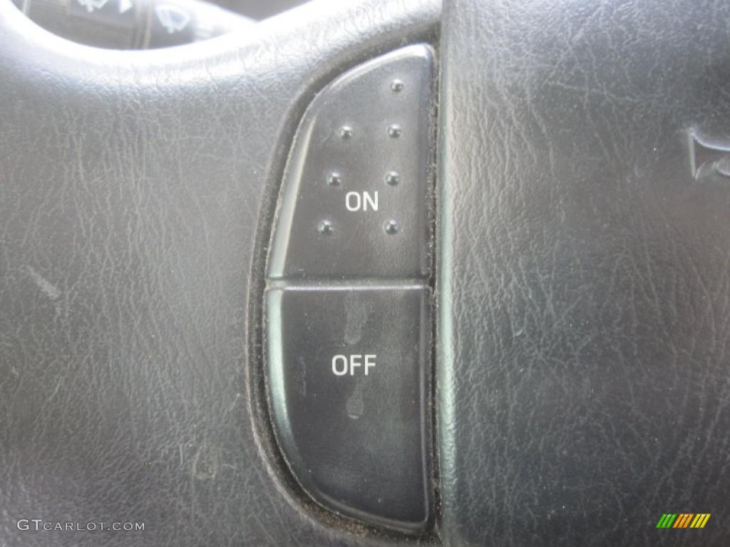 2001 F350 Super Duty XL Regular Cab 4x4 - Oxford White / Medium Graphite photo #11
