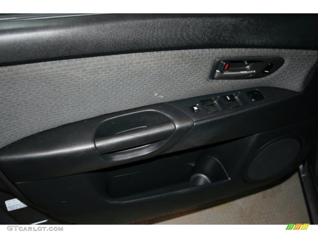 2005 MAZDA3 i Sedan - Titanium Gray Metallic / Black photo #7