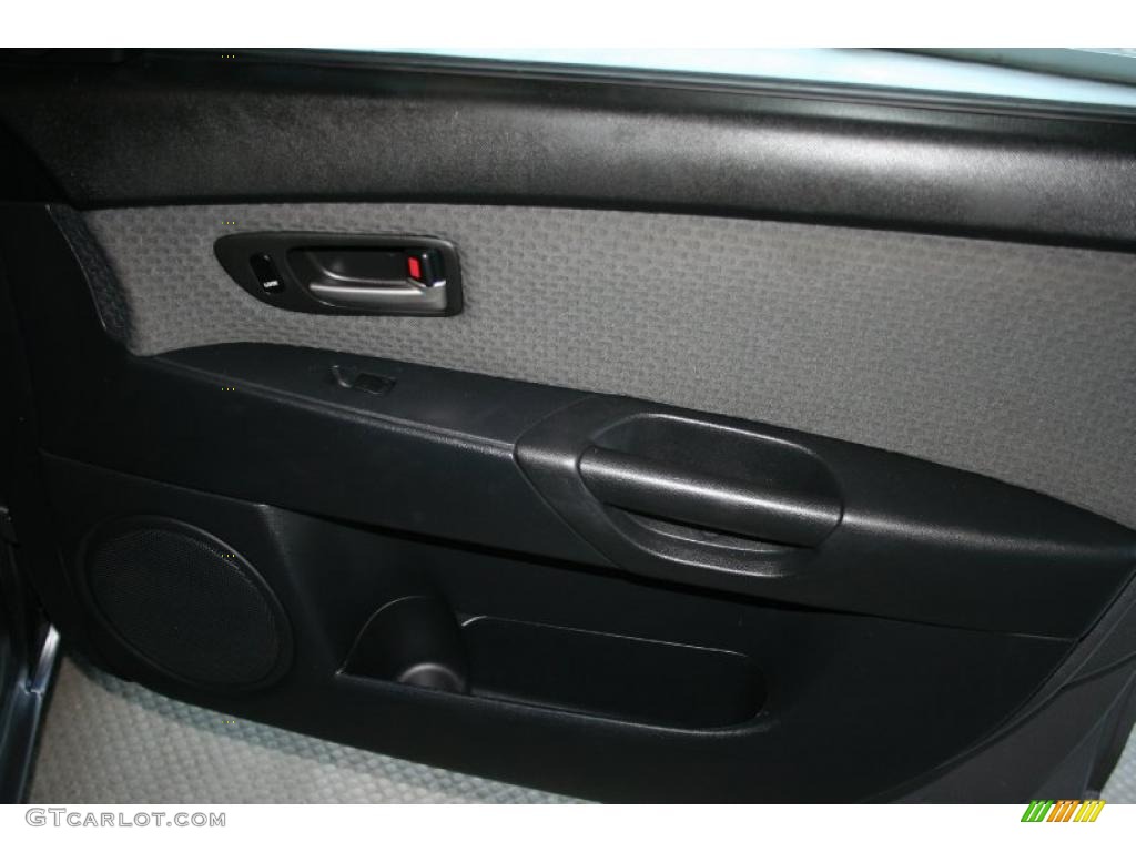 2005 MAZDA3 i Sedan - Titanium Gray Metallic / Black photo #9