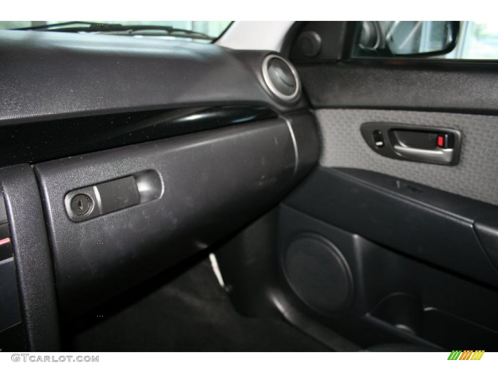 2005 MAZDA3 i Sedan - Titanium Gray Metallic / Black photo #15