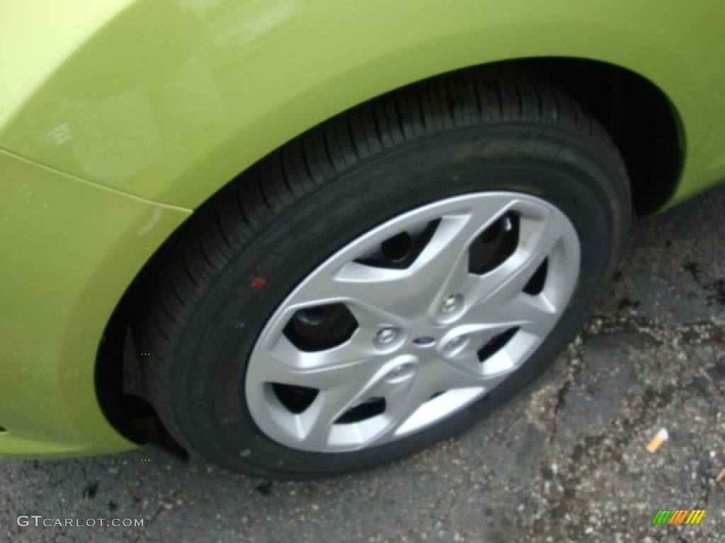 2011 Fiesta SE Sedan - Lime Squeeze Metallic / Charcoal Black/Blue Cloth photo #12