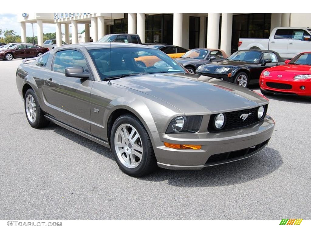 2005 Mustang GT Deluxe Coupe - Mineral Grey Metallic / Dark Charcoal photo #1
