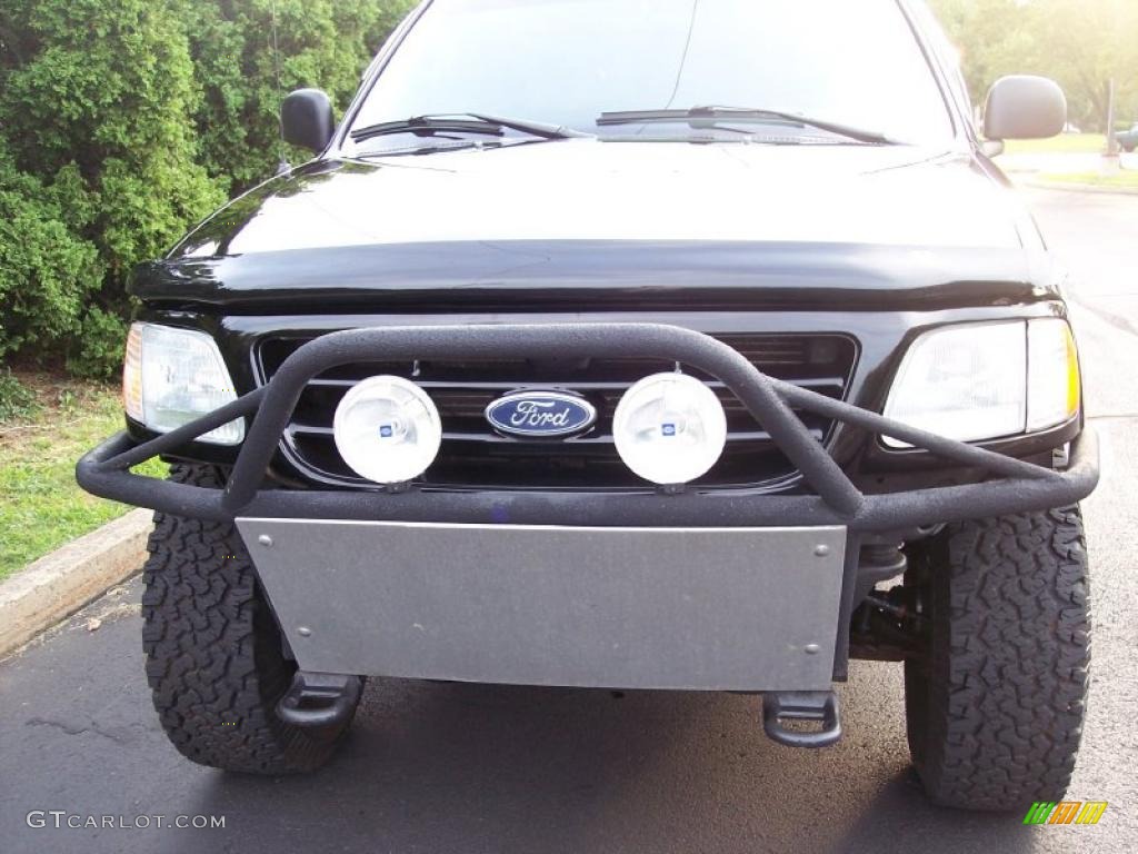 2004 F150 XL Heritage Regular Cab 4x4 - Black / Tan photo #17