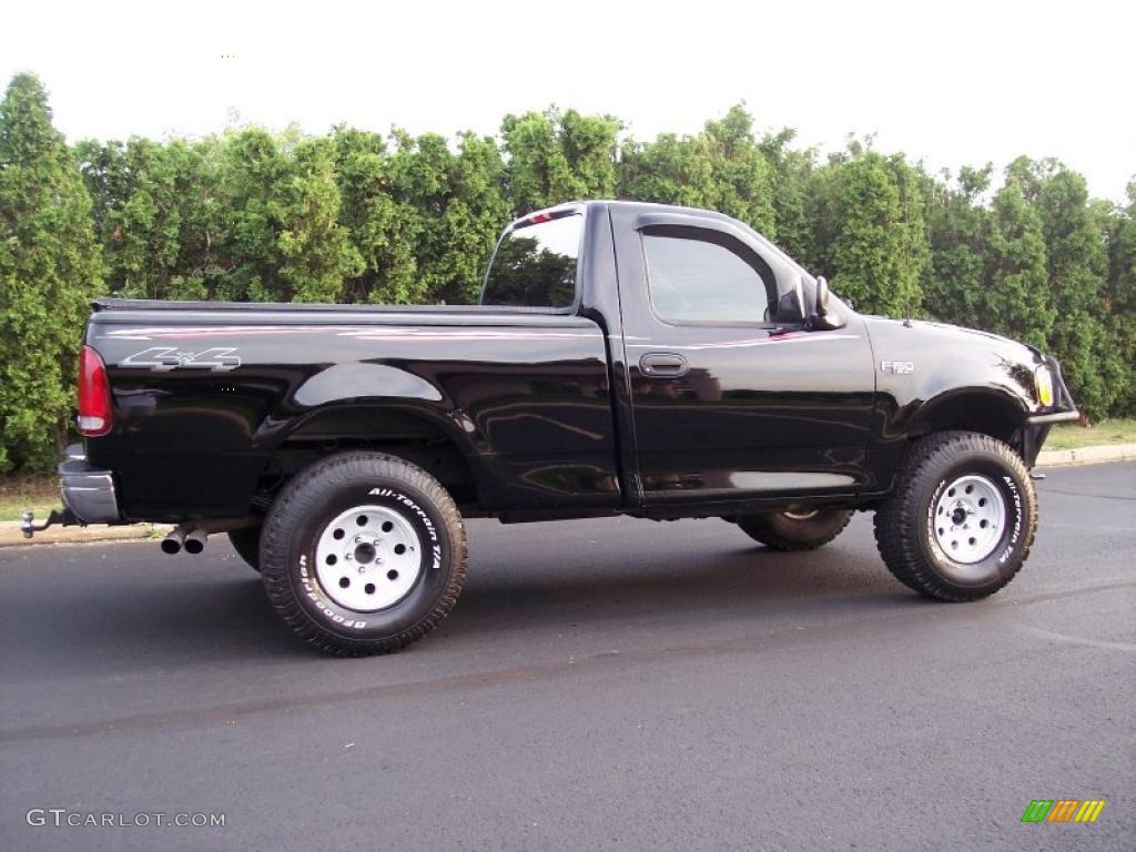 2004 F150 XL Heritage Regular Cab 4x4 - Black / Tan photo #25