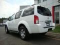 Avalanche White - Pathfinder SE 4x4 Photo No. 4