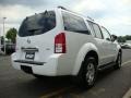 Avalanche White - Pathfinder SE 4x4 Photo No. 6