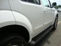 Avalanche White - Pathfinder SE 4x4 Photo No. 16