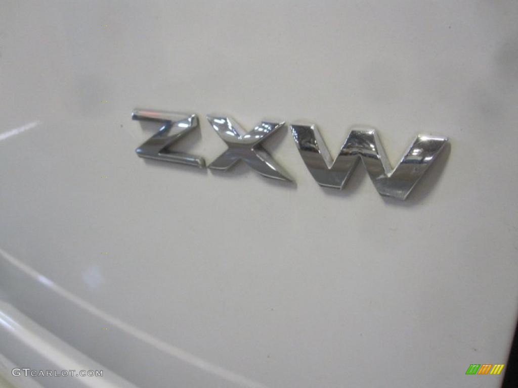 2006 Focus ZXW SE Wagon - Cloud 9 White / Charcoal/Charcoal photo #5