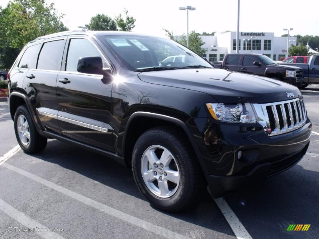 2011 Grand Cherokee Laredo - Brilliant Black Crystal Pearl / Dark Graystone/Medium Graystone photo #4