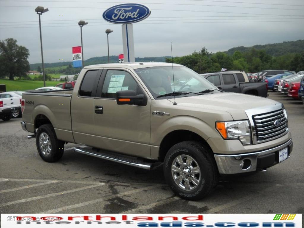 2010 F150 XLT SuperCab 4x4 - Pueblo Gold Metallic / Tan photo #4