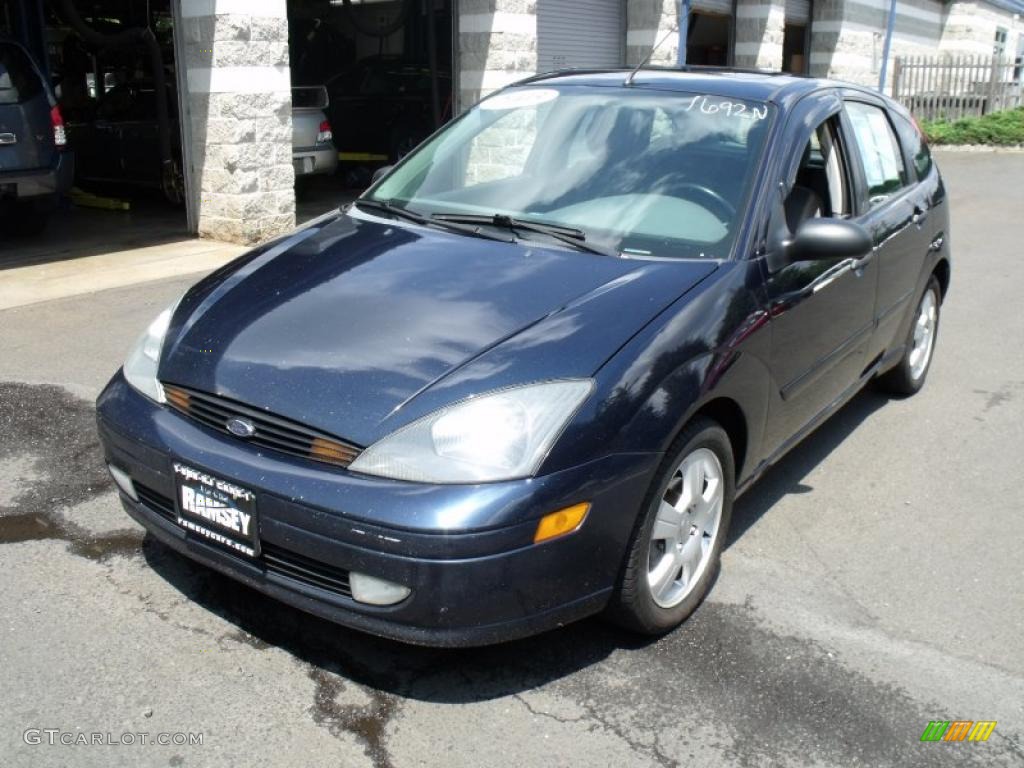 2003 Focus ZX5 Hatchback - Twilight Blue Metallic / Dark Charcoal photo #1