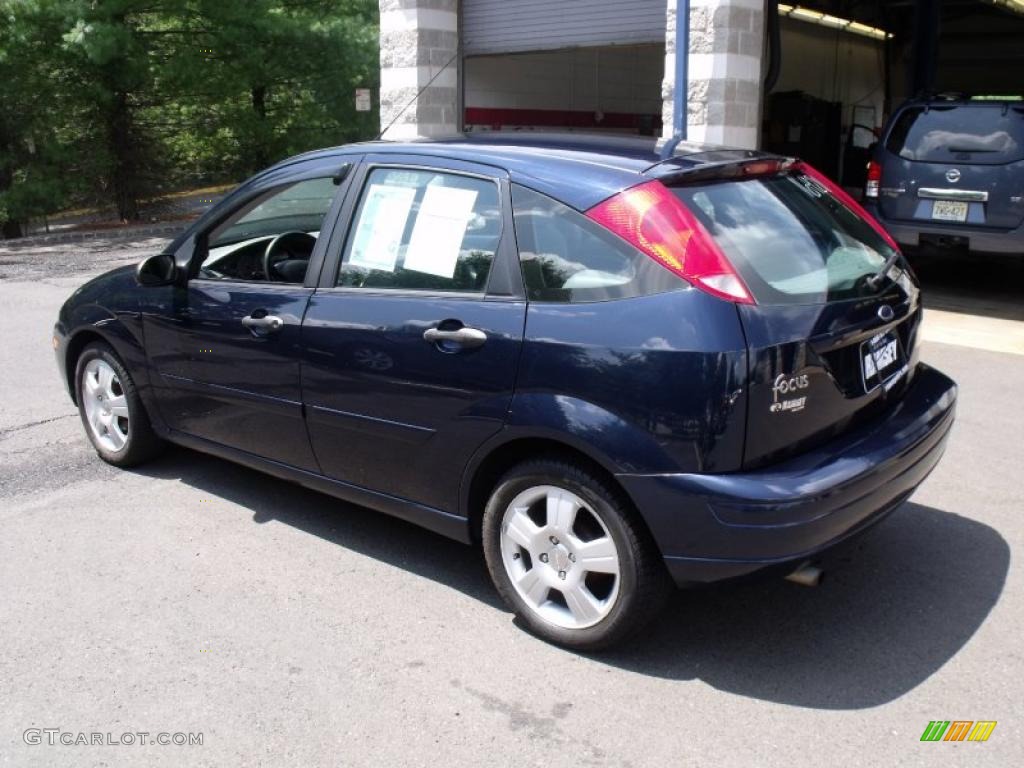 2003 Focus ZX5 Hatchback - Twilight Blue Metallic / Dark Charcoal photo #4