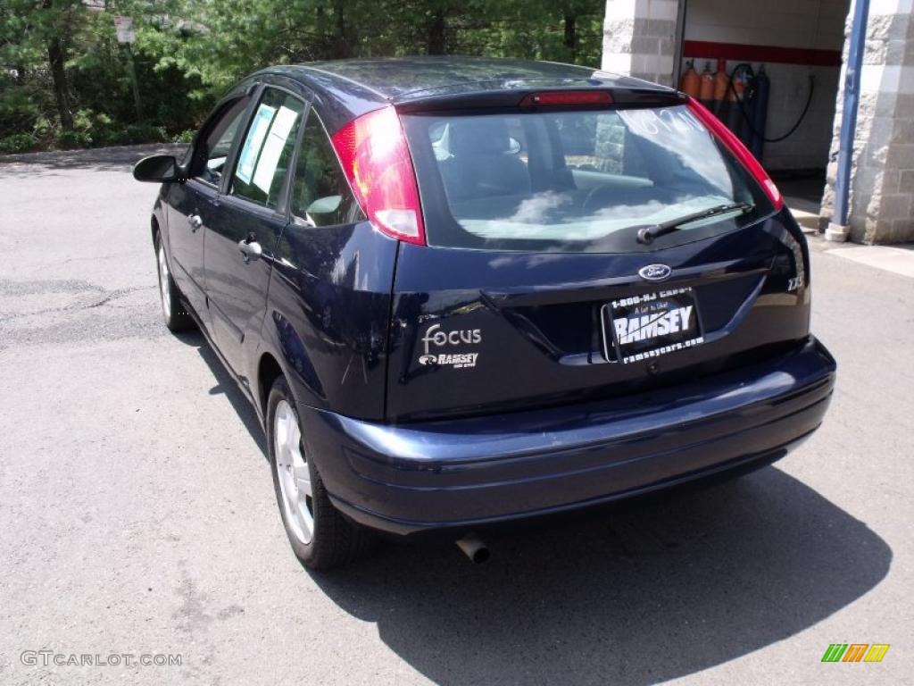 2003 Focus ZX5 Hatchback - Twilight Blue Metallic / Dark Charcoal photo #5