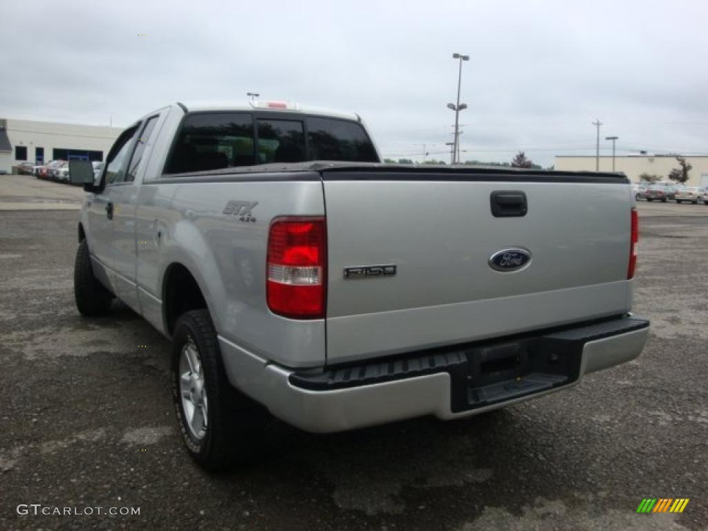 2005 F150 STX SuperCab 4x4 - Silver Metallic / Medium Flint Grey photo #4