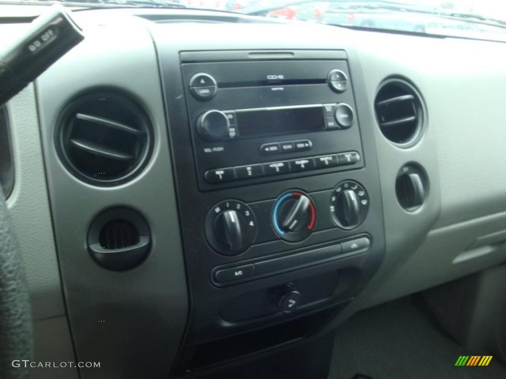 2005 F150 STX SuperCab 4x4 - Silver Metallic / Medium Flint Grey photo #13