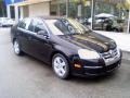 Black - Jetta SE Sedan Photo No. 2