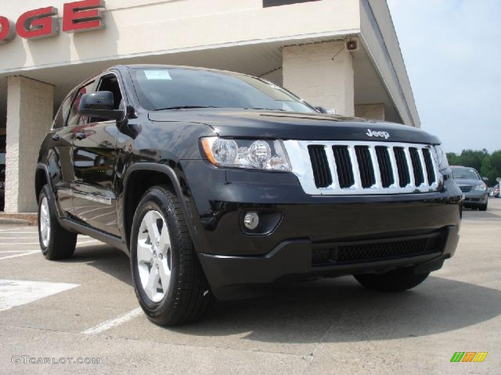 2011 Grand Cherokee Laredo 4x4 - Brilliant Black Crystal Pearl / Black photo #1