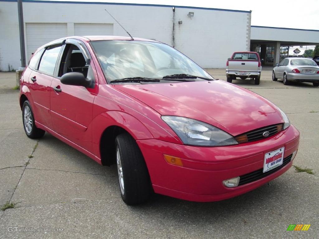 2004 Focus ZX5 Hatchback - Infra-Red / Medium Graphite photo #7