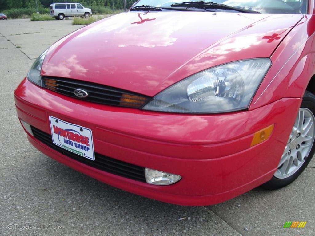 2004 Focus ZX5 Hatchback - Infra-Red / Medium Graphite photo #9