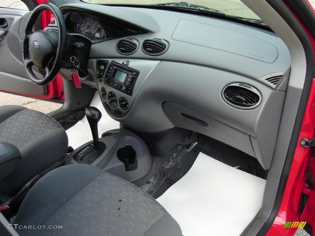 2004 Focus ZX5 Hatchback - Infra-Red / Medium Graphite photo #14