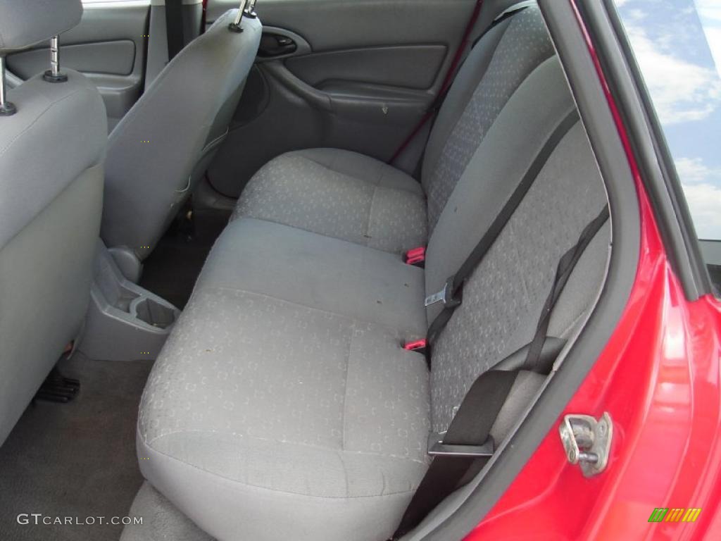 2004 Focus ZX5 Hatchback - Infra-Red / Medium Graphite photo #18