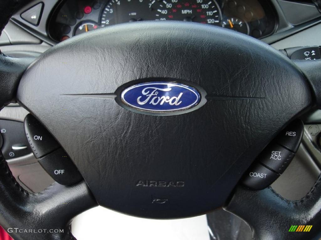 2004 Focus ZX5 Hatchback - Infra-Red / Medium Graphite photo #26