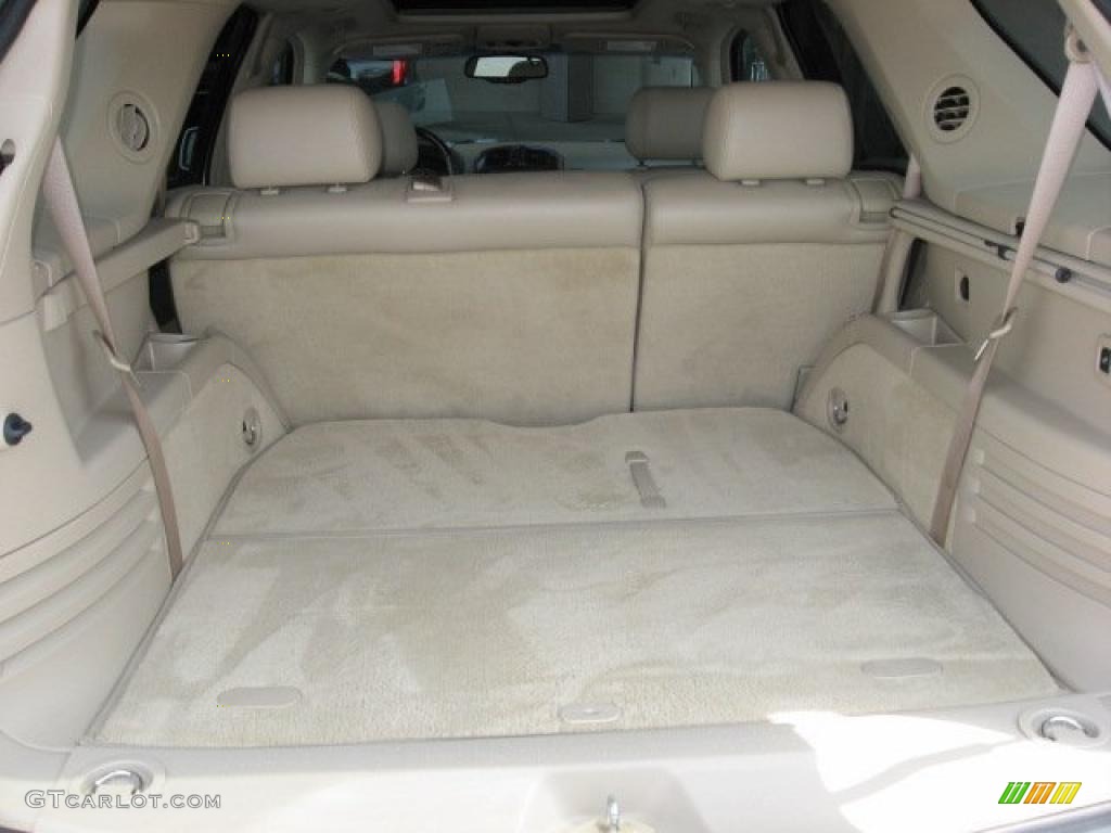 2006 SRX V8 - White Diamond / Cashmere photo #47