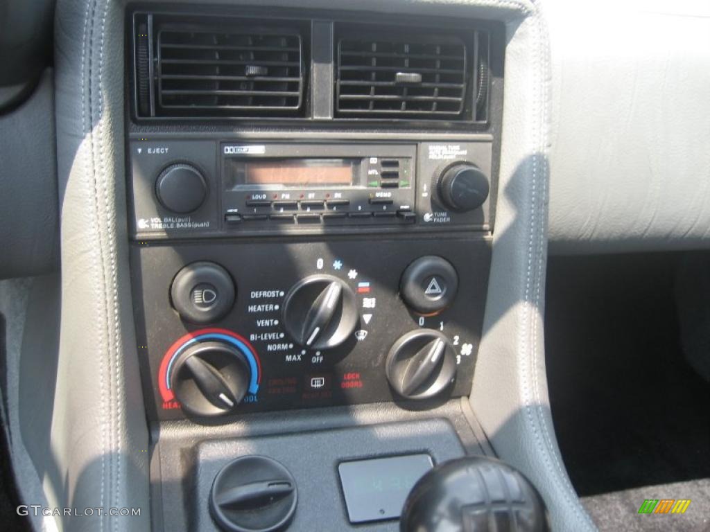 1981 Delorean DMC-12 Standard DMC-12 Model Controls Photo #34260316