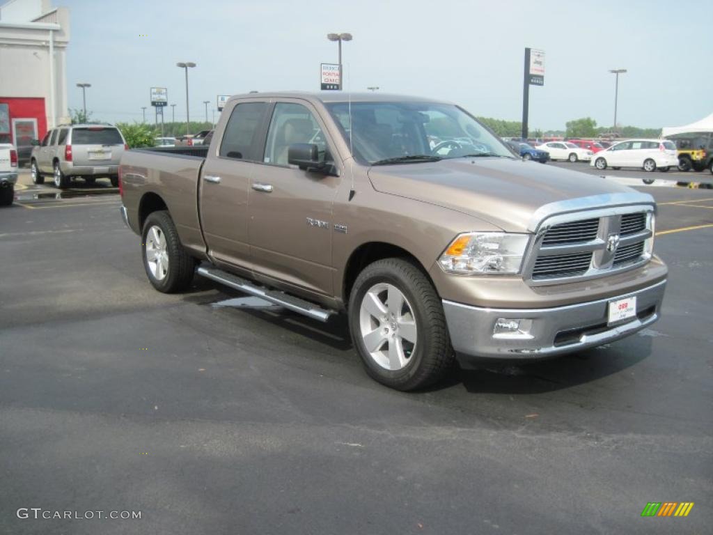 2010 Ram 1500 Big Horn Quad Cab 4x4 - Austin Tan Pearl / Dark Slate/Medium Graystone photo #3