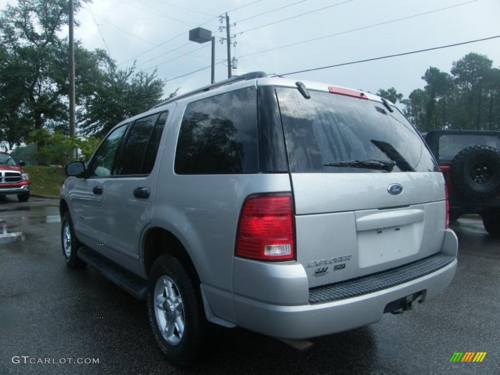 2004 Explorer XLT - Silver Birch Metallic / Graphite photo #3