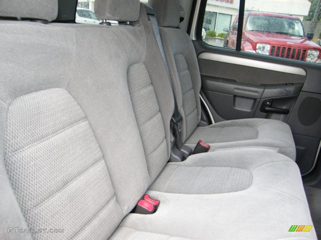 2004 Explorer XLT - Silver Birch Metallic / Graphite photo #24