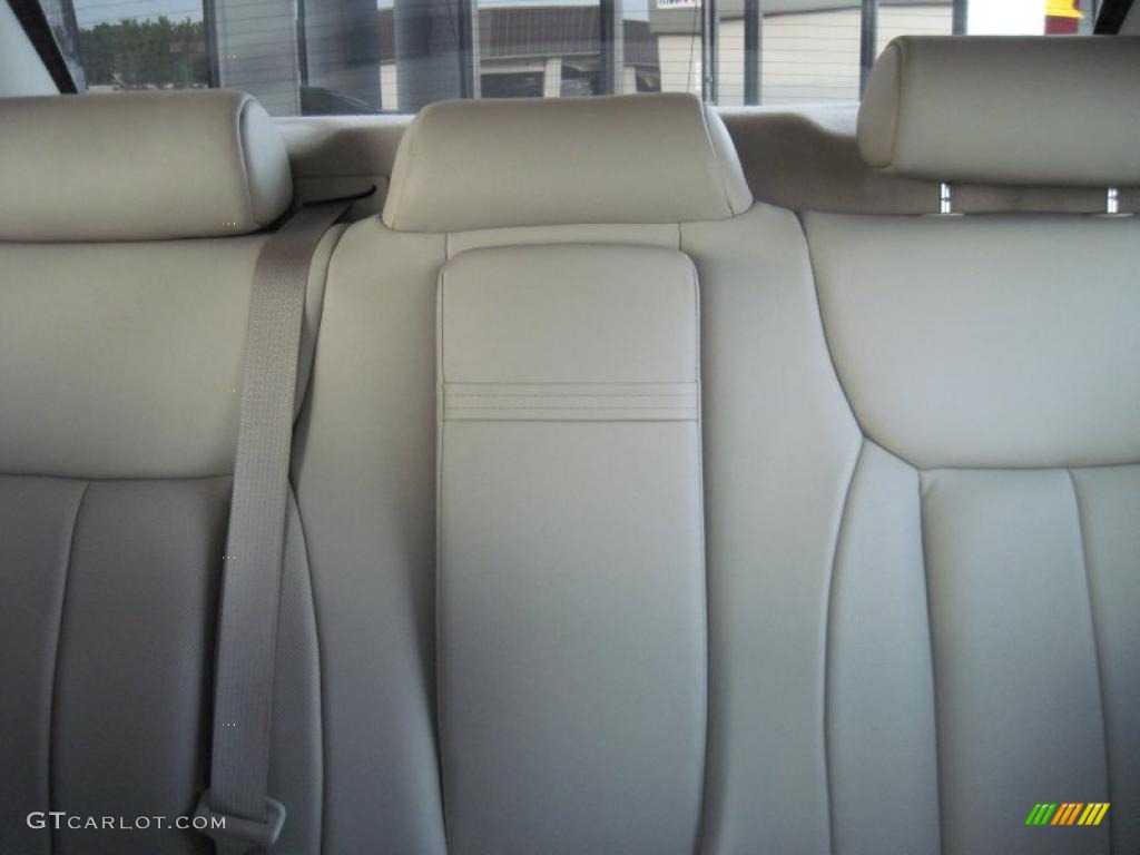 2007 DTS Luxury II - White Lightning / Cashmere photo #7