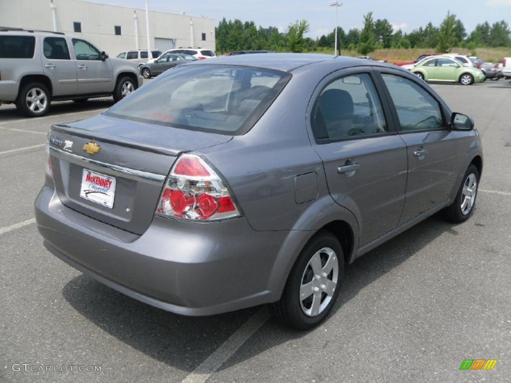 2010 Aveo LT Sedan - Medium Gray / Charcoal photo #4