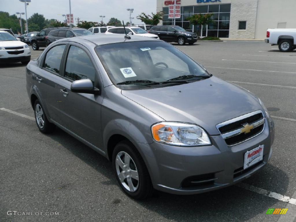 2010 Aveo LT Sedan - Medium Gray / Charcoal photo #5