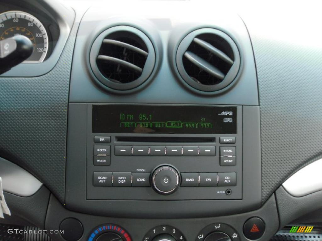2010 Aveo LT Sedan - Medium Gray / Charcoal photo #13