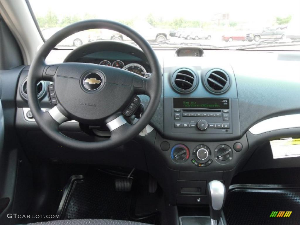 2010 Aveo LT Sedan - Medium Gray / Charcoal photo #15