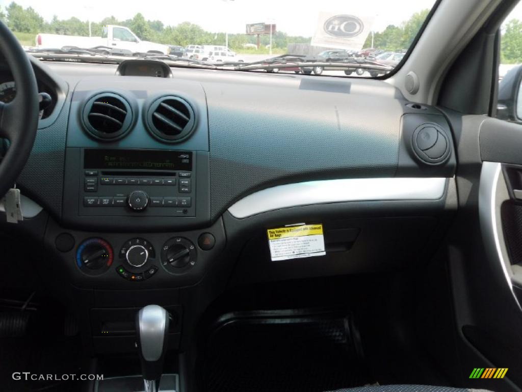 2010 Aveo LT Sedan - Medium Gray / Charcoal photo #16
