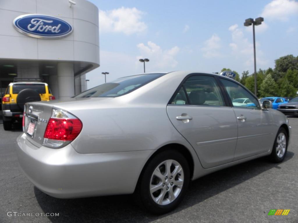 2005 Camry XLE V6 - Lunar Mist Metallic / Gray photo #3