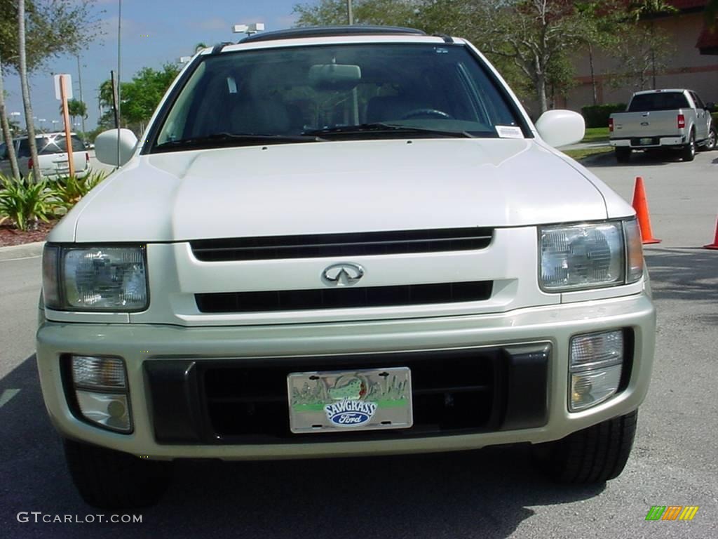 1998 QX4 4x4 - Arctic White Pearl Metallic / Stone Beige photo #9