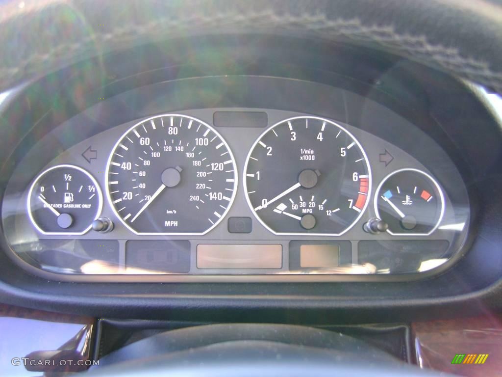 2003 3 Series 330i Sedan - Jet Black / Black photo #12