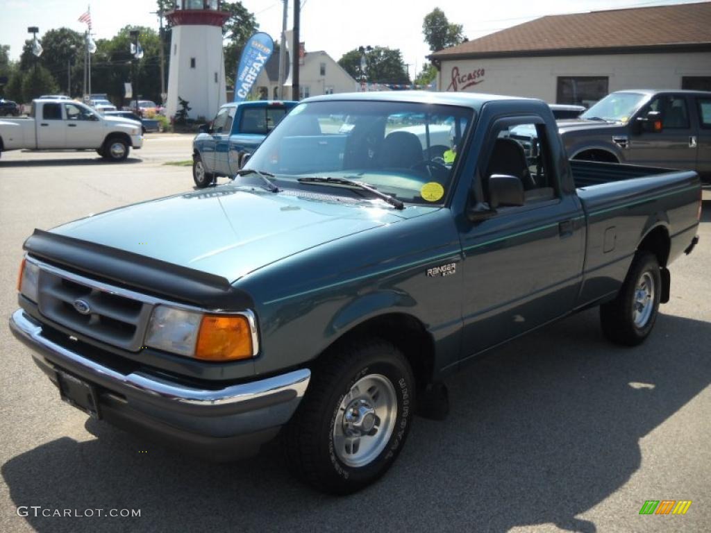 1997 Ranger XLT Regular Cab - Medium Willow Green Metallic / Medium Graphite photo #3