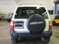 White - Tracker 4WD Hard Top Photo No. 15