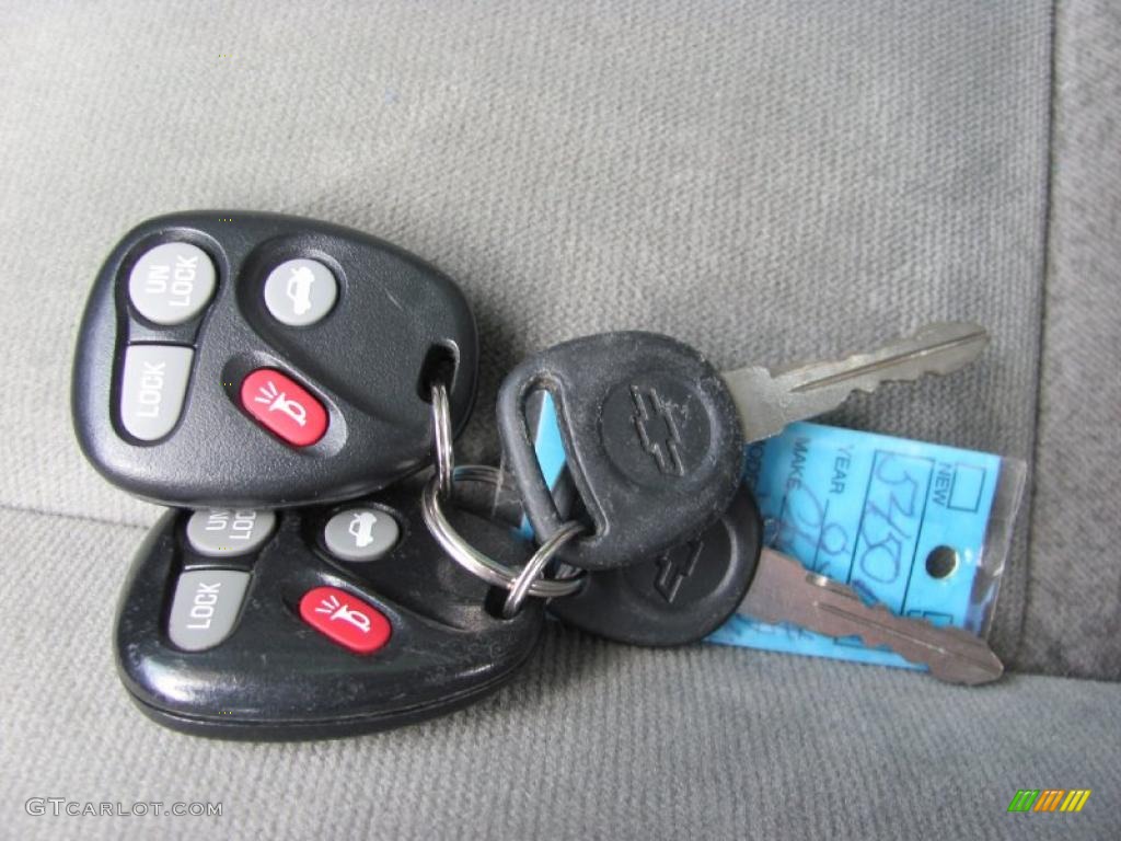 2005 Impala LS - Medium Gray Metallic / Medium Gray photo #31