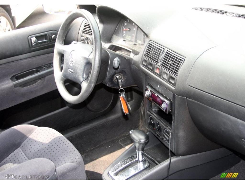 1999 Golf GLS 4 Door - Candy White / Black photo #16