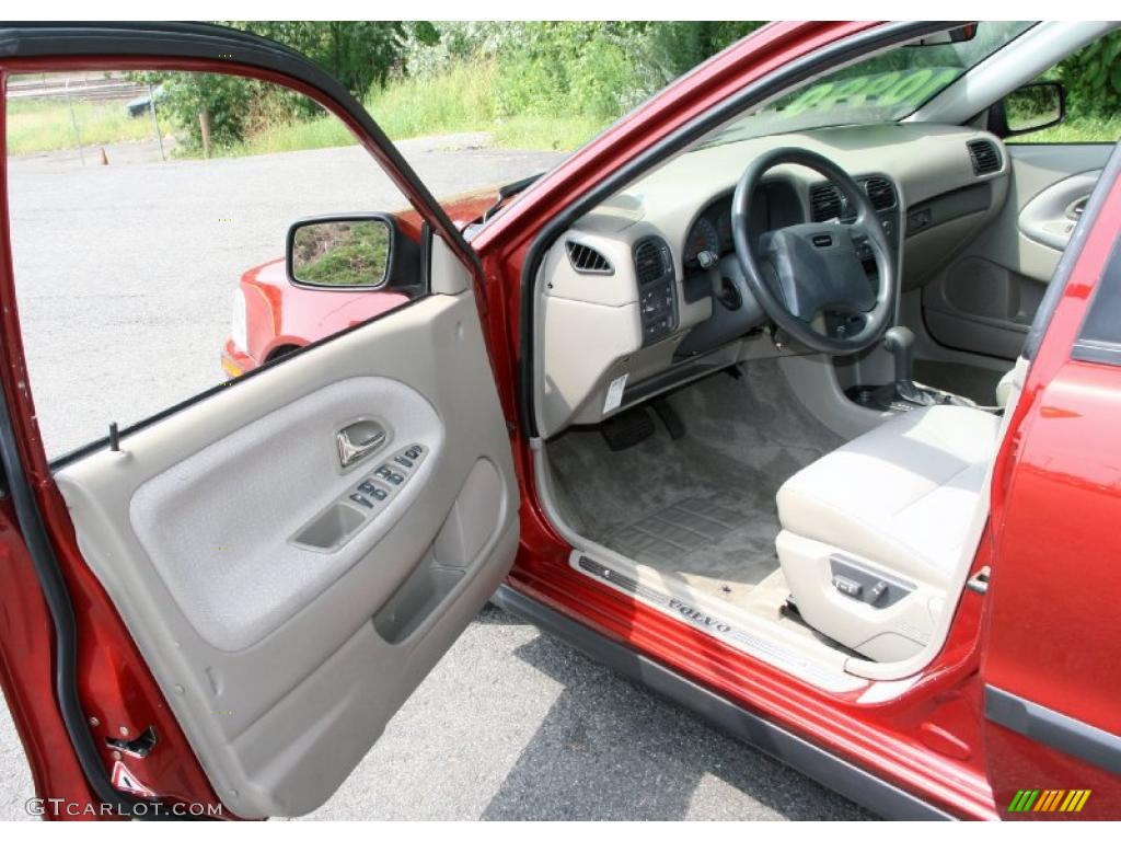 2002 V40  - Torch Red Metallic / Taupe/Light Taupe photo #10