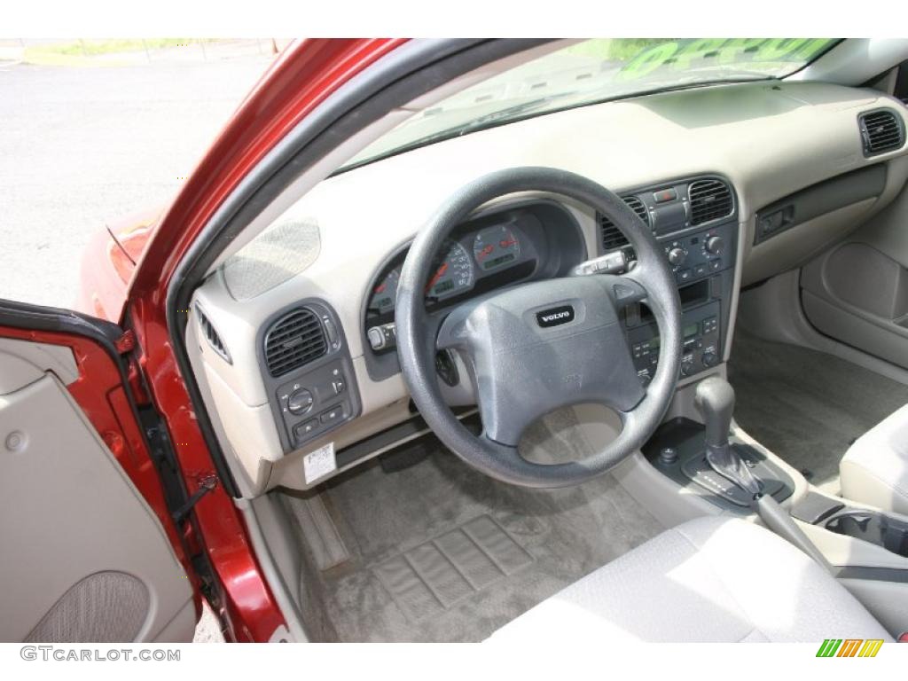 2002 V40  - Torch Red Metallic / Taupe/Light Taupe photo #11