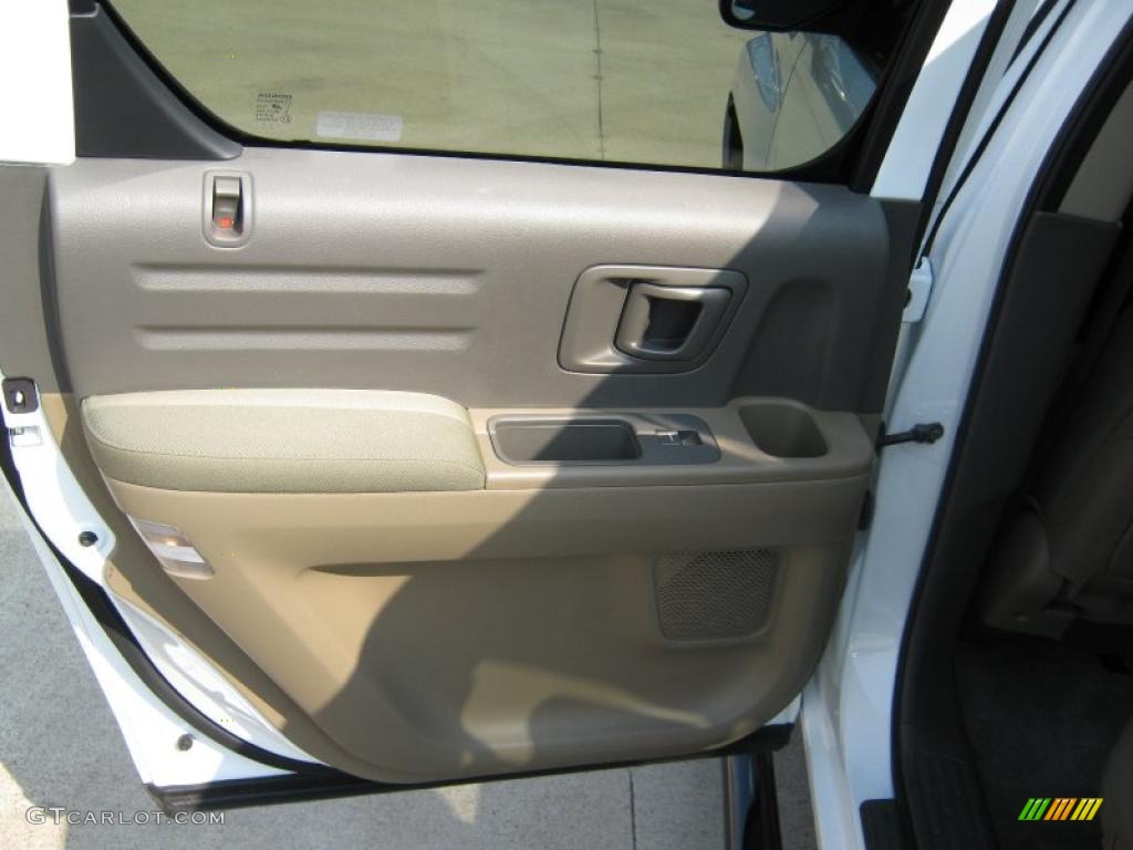 2008 Ridgeline RT - White / Beige photo #17