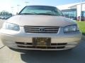 1999 Cashmere Beige Metallic Toyota Camry LE  photo #2